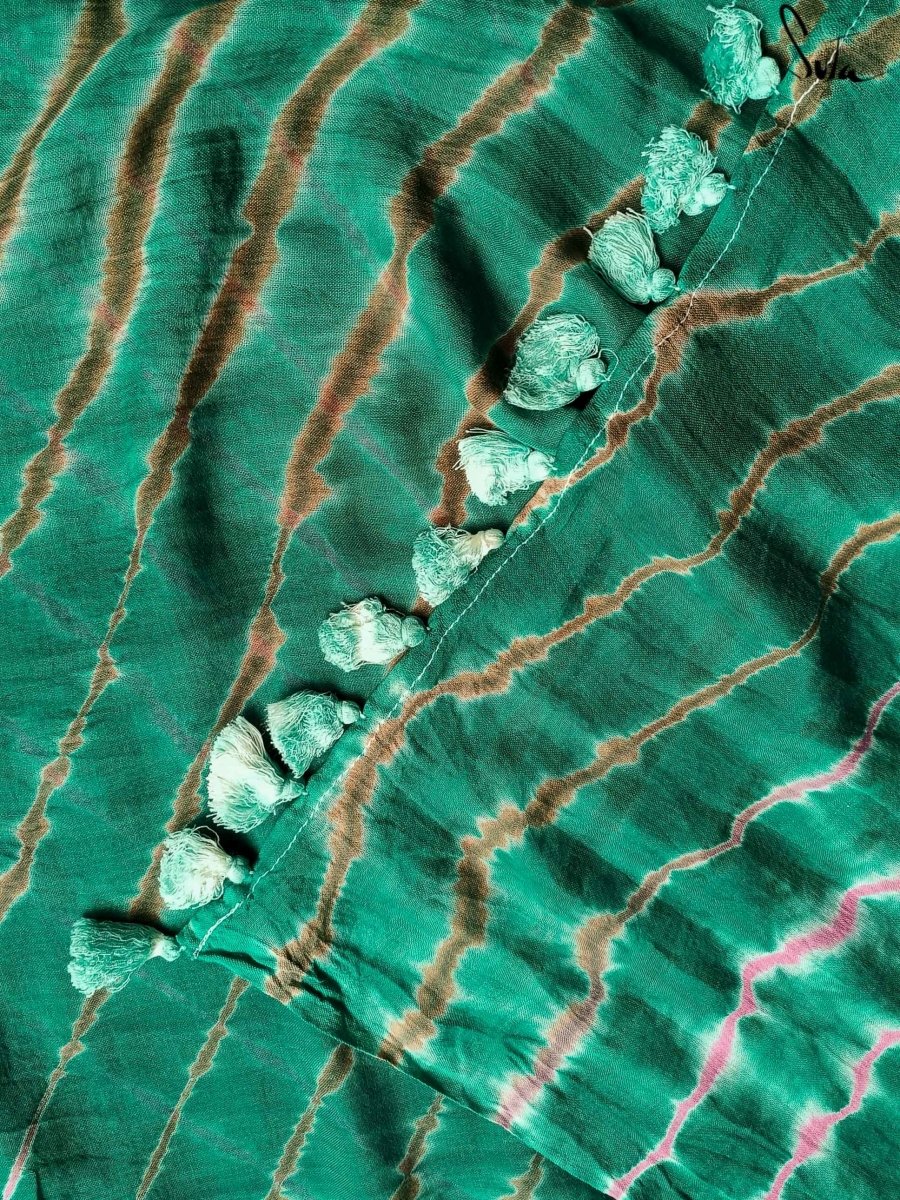 Dhaani Chunahri Pehen (Saree) - suta